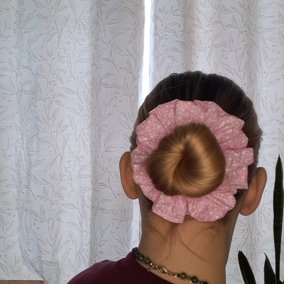 Floral Scrunchie Set - Picture 3 of 10
